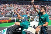 Fernando Alonso lució máscara que le regaló RÉCORD en desfile y causa sensación en GP de México