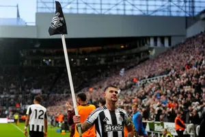 ¡Magia en St. James' Park! Bruno Guimaraes anota un gol olímpico histórico para el Newcastle