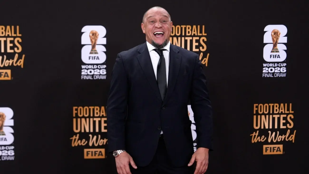 Roberto Carlos en la gala del Sorteo de la Copa del Mundo | AP