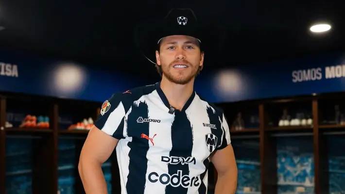 Aldo de Nigris, ganador de La Casa de los Famosos, fue el invitado de honor de Rayados en el Clásico Regio