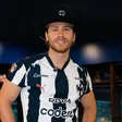 Aldo de Nigris, ganador de La Casa de los Famosos, fue el invitado de honor de Rayados en el Clásico Regio