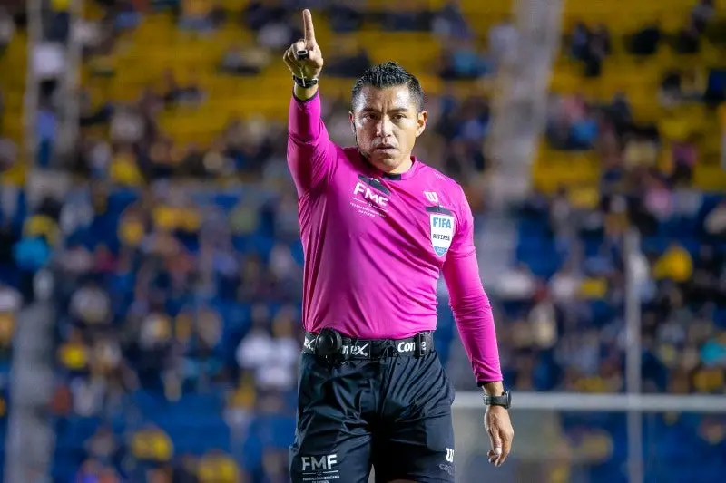 Víctor Alfonso Cáceres no ha pitado en esta Liguilla | IMAGO 7