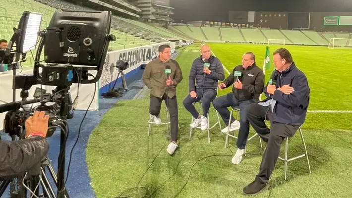 ¿Se lo quiere llevar? Faitelson presume foto con Jorge Campos