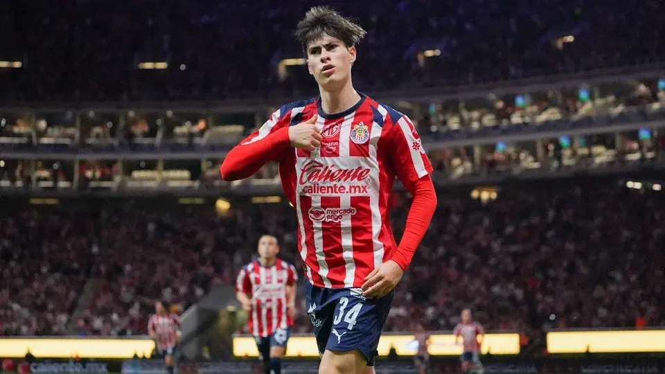 'Hormiga' González apunta a renovar su contrato y mejorar su salario con Chivas
