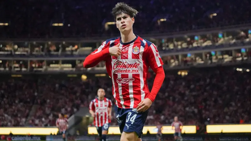 'Hormiga' González apunta a renovar su contrato y mejorar su salario con Chivas