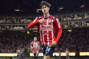 'Hormiga' González apunta a renovar su contrato y mejorar su salario con Chivas