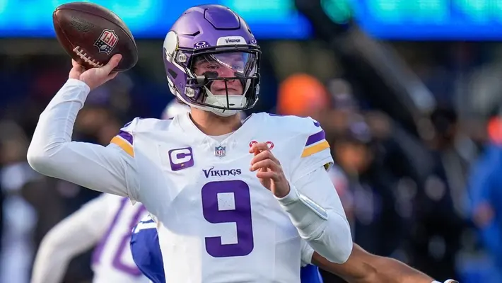 J.J. McCarthy se lesionó la mano derecha durante la victoria de los Vikings frente a los New York Giants