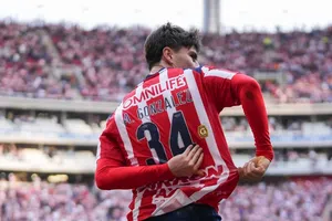 ¡Oficial! Chivas logra renovación de contrato con la Hormiga González