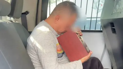 Hombre olvida la urna con las cenizas de su mamá en un bar de Monterrey