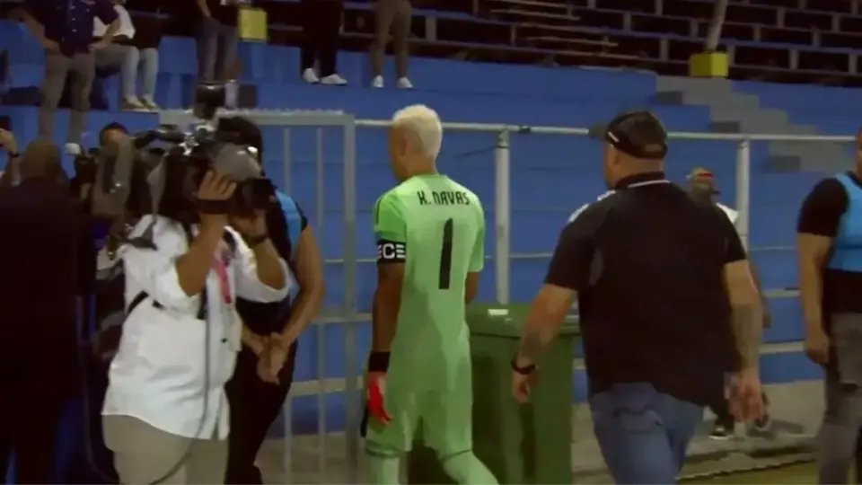Keylor Navas abandonó a sus compañeros después de la derrota frente a Haití