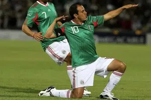 Berbatov elogia a Cuauhtémoc Blanco: "Me encantaba verlo, era muy especial