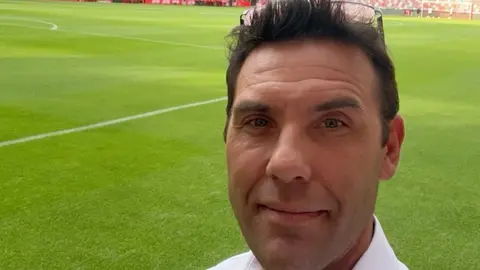 Ruso Zamogilny responde a hater: “pago impuestos para tu beca, nini”