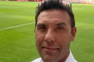 Ruso Zamogilny responde a hater: “pago impuestos para tu beca, nini”