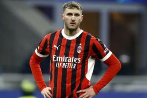 ¿Cuándo volverá Santiago Giménez tras su lesión? DT del Milan revela detalles