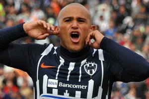 Emotivo homenaje de Rayados a Humberto Suazo previo al partido contra América