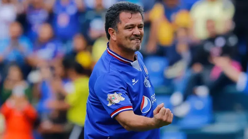 Carlos Hermosillo acepta duro problema de adicciones