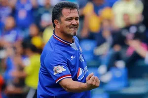 Carlos Hermosillo acepta duro problema de adicciones