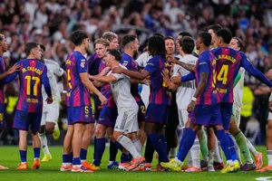 ¡Hay tiro! Real Madrid vs Barcelona termina con bronca entre jugadores