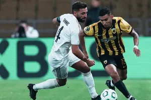 AEK Atenas goleó al Aberdeen con doblete de asistencias de Orbelín Pineda