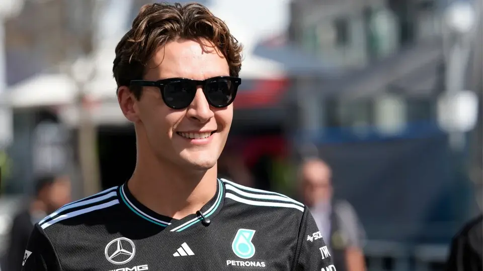 George Rusell y su peculiar manera de aparecer en el Gran Premio de México