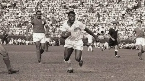De enemigo a ídolo: la noche en que Europa aplaudió a Pelé