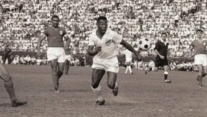 De enemigo a ídolo: la noche en que Europa aplaudió a Pelé