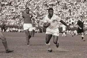 De enemigo a ídolo: la noche en que Europa aplaudió a Pelé