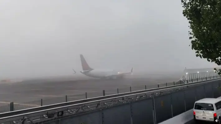 Niebla paraliza vuelos en el AICM; hay retrasos y afectaciones en la zona