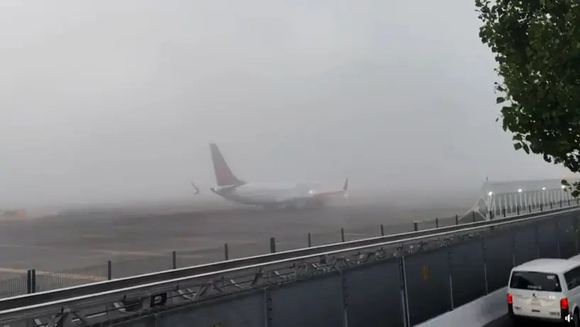 Niebla paraliza vuelos en el AICM; hay retrasos y afectaciones en la zona