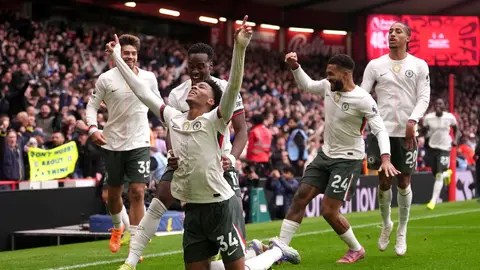 Chelsea derrota a Nottingham Forest y acecha los primeros lugares de Premier League