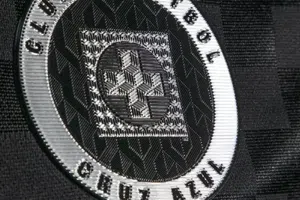 ¡De gala! Cruz Azul presentó su tercer uniforme de la temporada