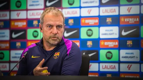 Hansi Flick confiesa charla con árbitro tras el final del juego contra el Atlético