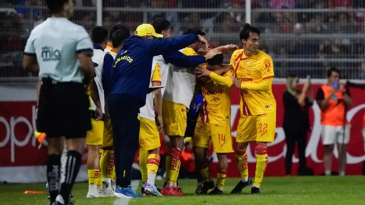 ¡Fuerte suspensión! DT fue suspendido tras hacer gesto obsceno a jugadores en el futbol mexicano