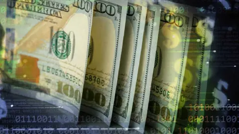 Precio del dólar hoy 12 de noviembre: el tipo de cambio baja y el peso se mantiene fuerte