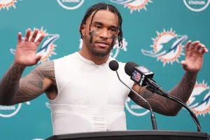 Tua Tagovailoa se disculpa por comentarios criticando a sus compañeros