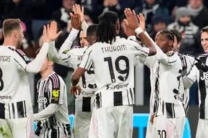 Juventus vence 2-1 a Cagliari y se mete a la lucha por competiciones europeas
