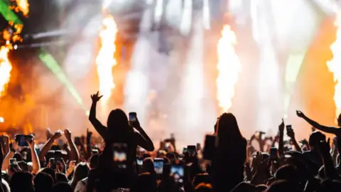 Los conciertos imperdibles para cerrar 2025: Bad Bunny, Dua Lipa y Caifanes en la recta final