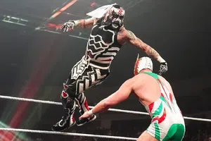 Penta consiguió una nueva victoria en Raw tras derrotar a El Grande Americano