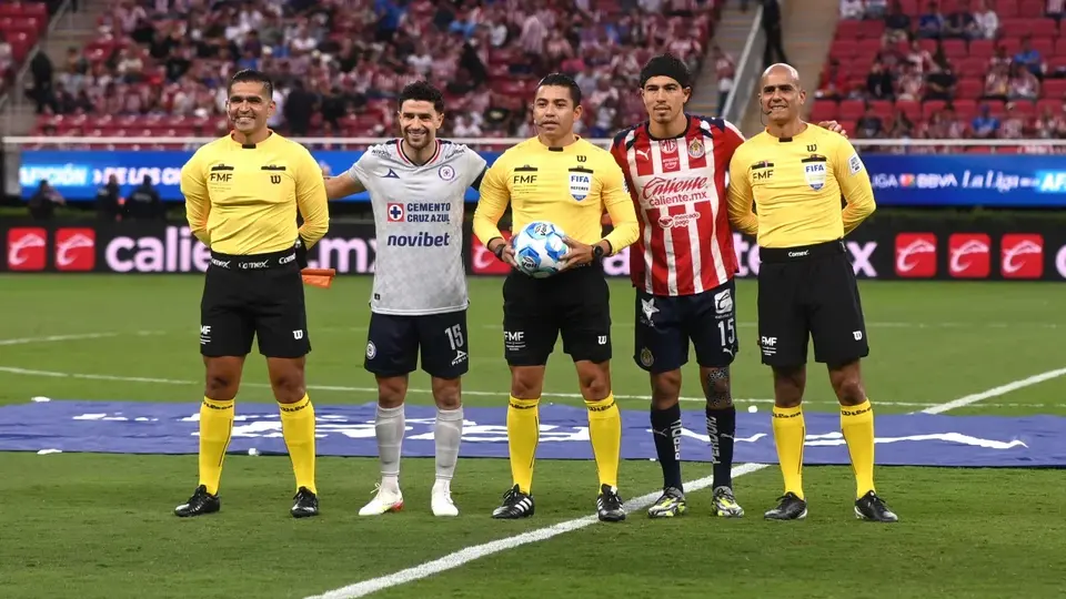 Listas las designaciones arbitrales para los partidos de Ida de los Cuartos de Final