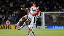 Carlos Orrantía es nominado al Premio Puskas por golazo de volea ante Querétaro