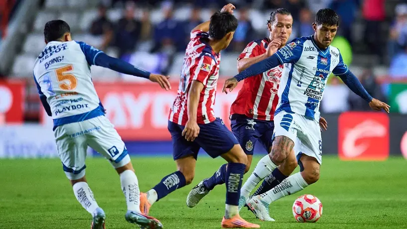 'Cantante' Guerrero critica a Adonai Escobedo por no marcar penal a Chivas ante Pachuca