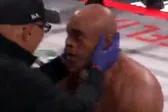 Anderson Silva vence por nocaut técnico a Tyron Woodley