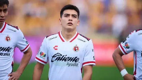 Gilberto Mora se fractura y pasa por el quirófano