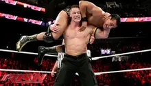 Alberto del Río presume su lucha ante John Cena con sus compañeros de La Granja VIP: "Es arte"