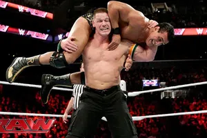 Alberto del Río presume su lucha ante John Cena con sus compañeros de La Granja VIP: "Es arte"