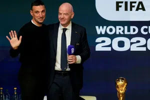 Infantino se disculpa con Scaloni tras 'error' en el sorteo del Mundial 2026