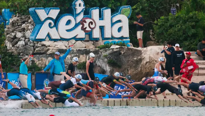 Rosa María Tapia y Miguel Márquez se coronaron en la 15ª edición del Triatlón Xel-Há