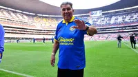 Carlos Reinoso 'pelea' con aficionado de Cruz Azul en redes por el fallecimiento de Carlos Hurtado