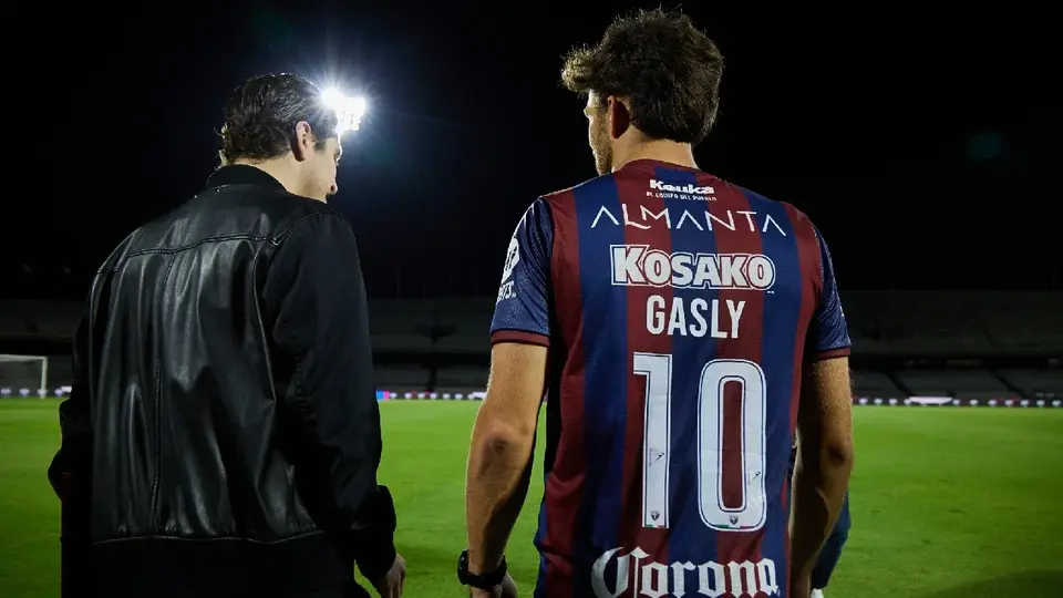 Pilotos de Fórmula 1 participaron en un partido de futbol con Atlante y Pumas