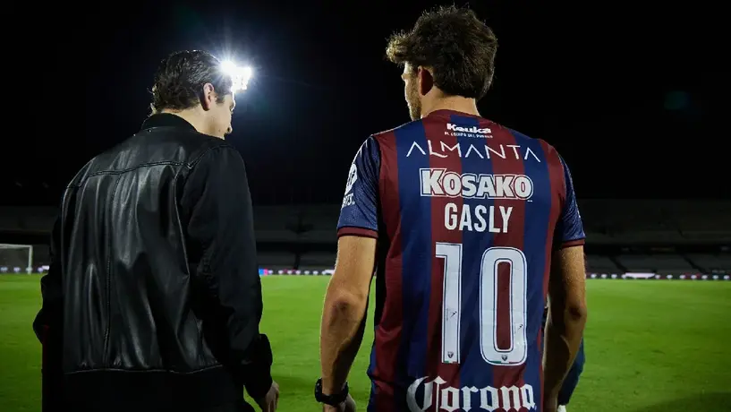 Pilotos de Fórmula 1 participaron en un partido de futbol con Atlante y Pumas